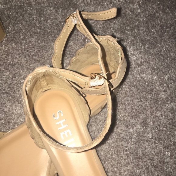 🎉NWOT🎉 TAN POINTED TOE SHOES - Picture 2 of 6